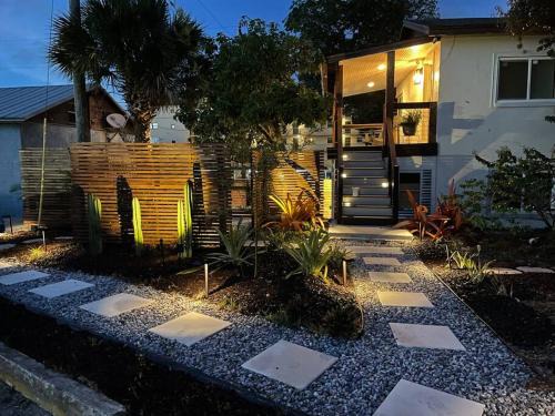 Valencia Apartment | Shares Courtyard Luxury Apt - NEW!