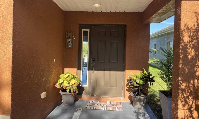 County Line Coalition Apartment | Sharing bedroom with bathroom in a beautifully home near Tampa Premium Outlets,