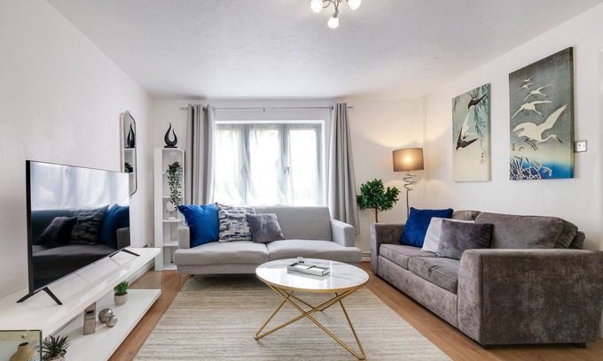 Aylesbury House | Sharp Close 4 Bedroom, 2 Bathroom in Aylesbury