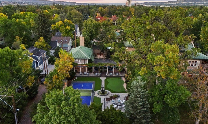Old North End Cottage | Sharp Mansion Carriage Guest House: Old North End Homestead
