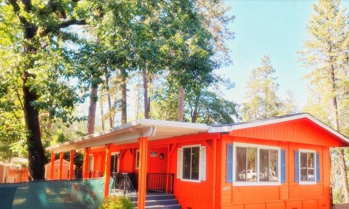 Lakehead-Lakeshore House | Shasta Lake Family Paradise - 15 min from Caverns