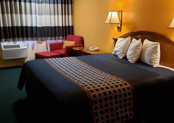 Downtown Hotel | Shasta Lodge