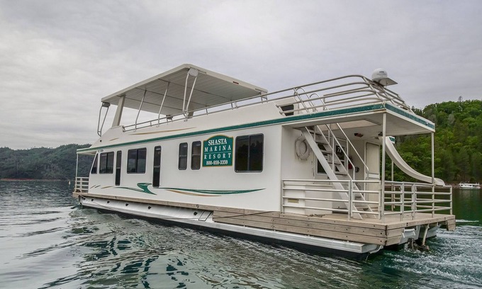 Lakehead Boat Rental | Shasta Marina at Packers Bay Mirage II Houseboat.
