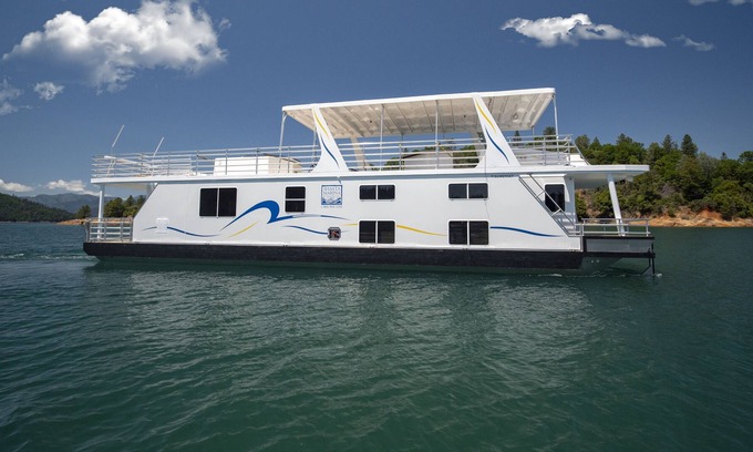 Lakehead Boat Rental | Shasta Marina's Sumerset Houseboat