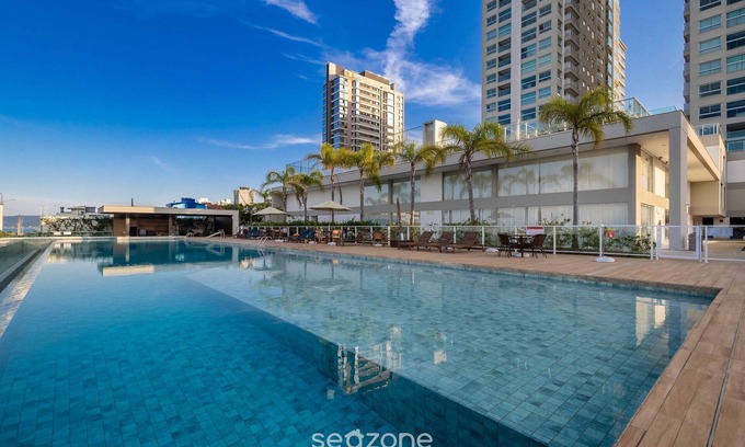 Itacolomi Apartment | SHC - Condominium With Pool 50m From the Beach in Picarras