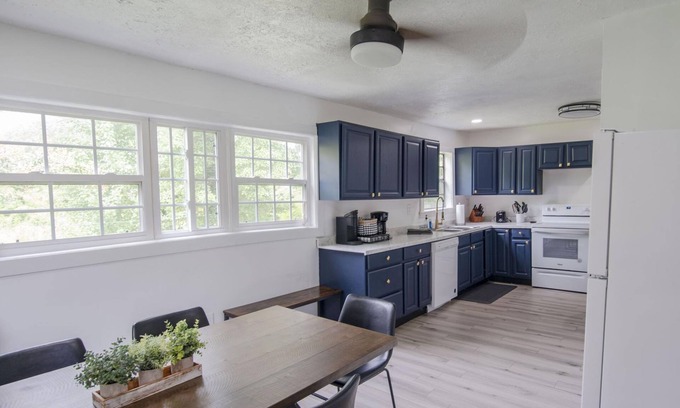 Monteagle House | Shea s Chalet - Cozy Home in Monteagle TN