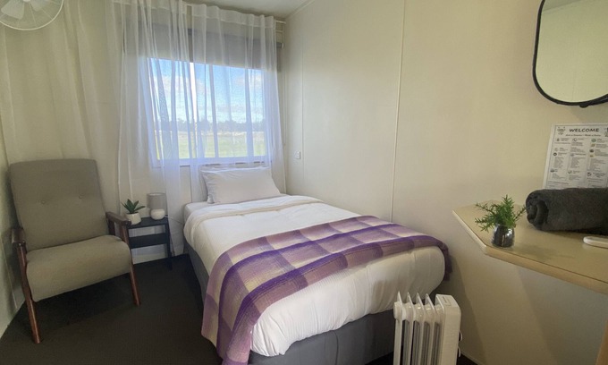 Wilga Apartment | Shearer's Shacks with shared bathroom, free wifi