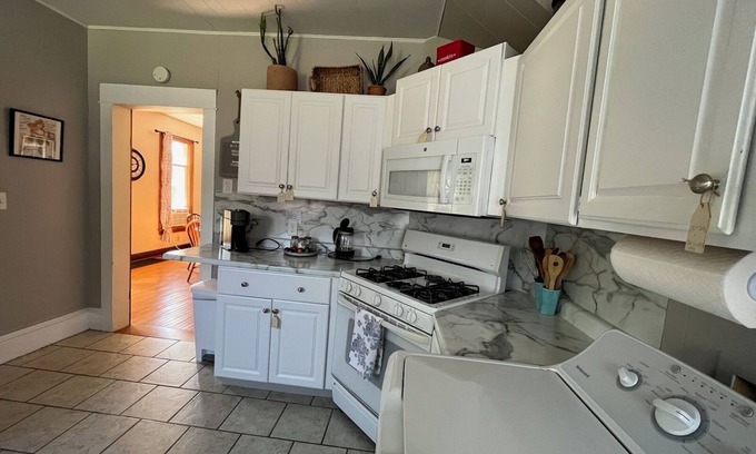 Bloomington House | Sheba Queen