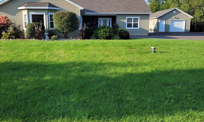 Shediac Bridge House | Shediac Cape, 7 miles from Parlee Beach.n15 minutes from Moncton