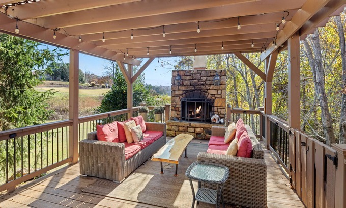 Lake Lure Cabin | Sheepnose Valley - On Golf Course at Rumbling Bald Resort - Mr Lake Lure Vacation Rentals