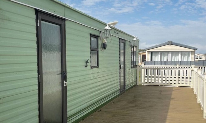 Isle of Grain House | Sheerness Parkside Caravan Retreat