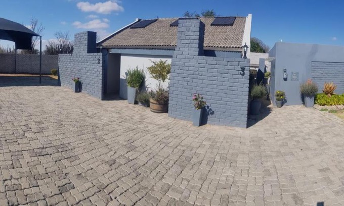 Molemole Apartment | Sheilas Self-Catering Overnight Accommodation