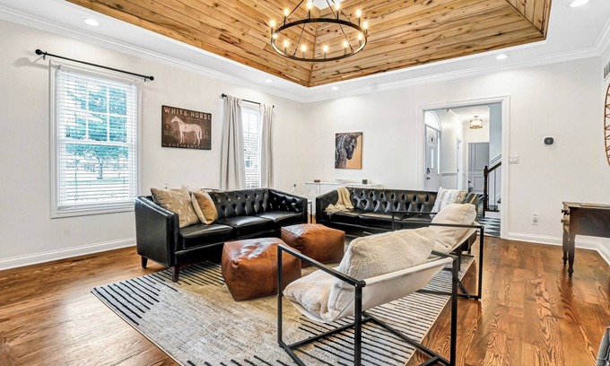 Shelbyville House | Shelby Stop on Bourbon Trail- HOT TUB
