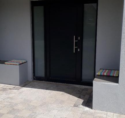 Langebaan Apartment | Shell Cottage a stone's throw from the beach
