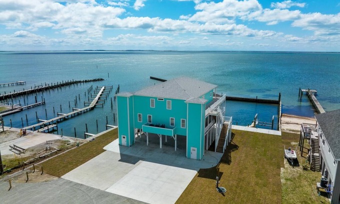 Harkers Island Condo | Shell Point- Sound Front Condo with Boat Slip Access