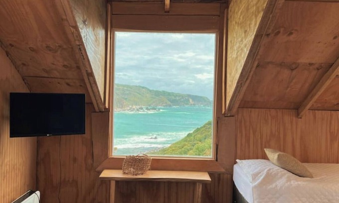 Chepu Ski Chalet | Shelter with ocean view