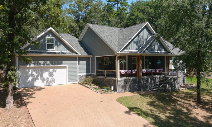 Eden Isle House | SheNANAgans – Family-Friendly Home in Eden Isle near Greers Ferry Lake