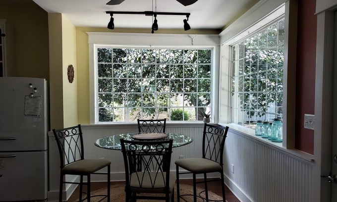 Edinburg House | Shenandoah Sweet - Enjoy Spring blossoms in the Valley!