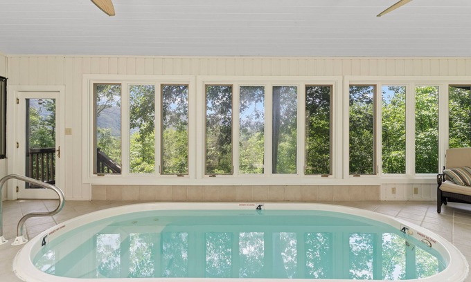 Woodstock Cabin | Shenandoah Valley Cabin with Hot Tub, Pool, River Access, and Mountain Viewsn