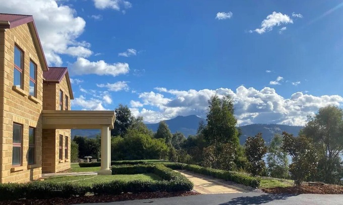 Hobart House | Sheoak House Private Self Contained 2 Bedroom Unit