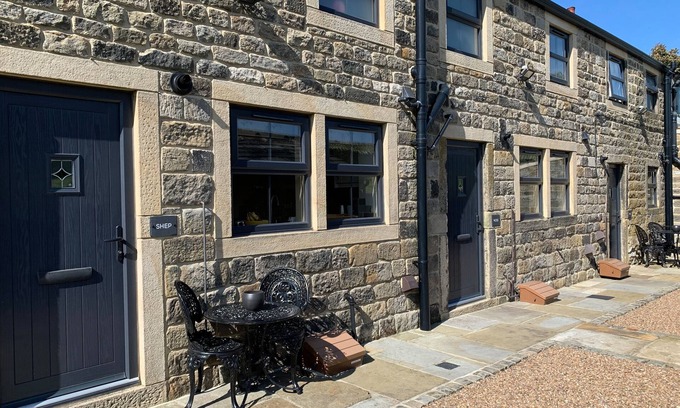 Lumbutts Cottage | SHEP COTTAGE, family friendly, with open fire in Cragg Vale