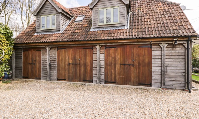 Somerton Apartment | SHEPHARD’S RETREAT, pet friendly, with a garden in Charlton Mackrell
