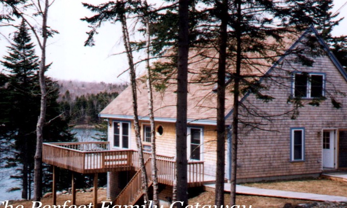 Friendship House | Shepherd's Cove - 5 Acre Beautiful Ocean-front Family Compound In Mid-coast Main