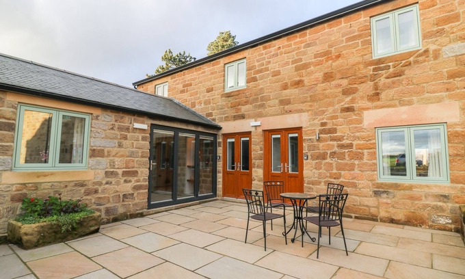 Harrogate Cottage | SHEPHERD'S CROOK, pet friendly, luxury holiday cottage in Spofforth