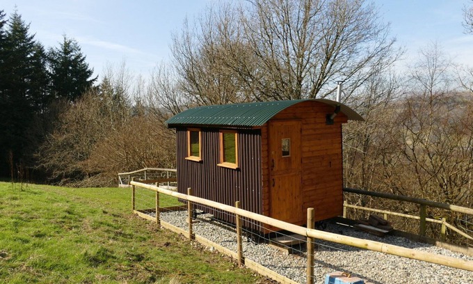 Pennant Melangell Cabin | Shepherds Hut "Jessica" in fantastic location