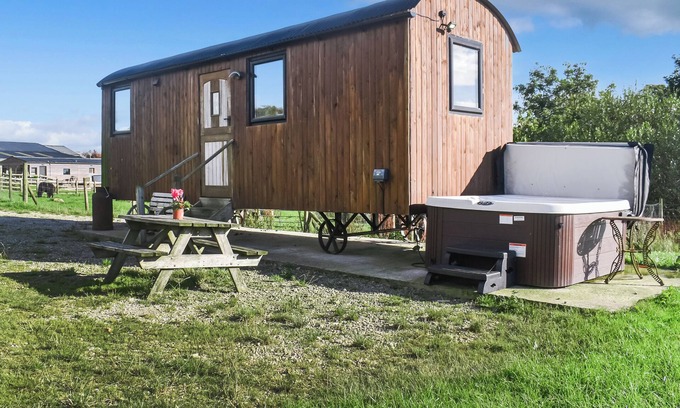 Preston Cottage | Shepherds Hut - UK50043
