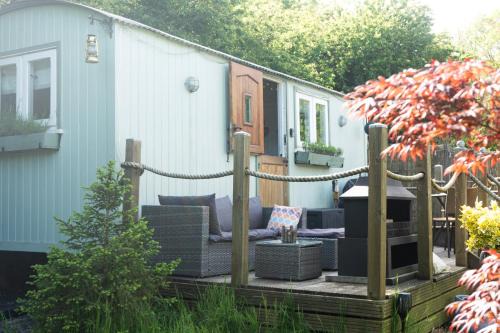 New Forest District Apartment | Shepherds Hut with Hot Tub