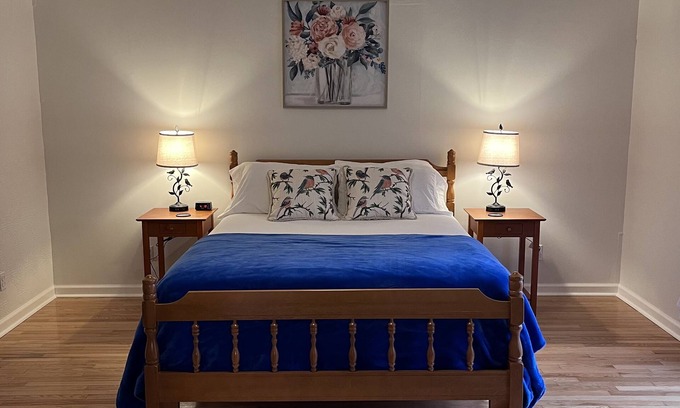 Strange Creek House | Shepherd’s View II: Cozy Retreat for 1-2 Guests in Duck, WV. Starlink availablen