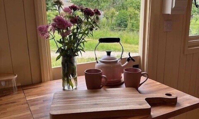 Brackley Cabin | ShepherdsHut-Cotswolds-PetFriendly-WoodBurner