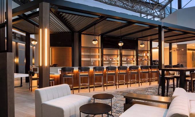 Romulus Hotel | Sheraton Detroit Metro Airport