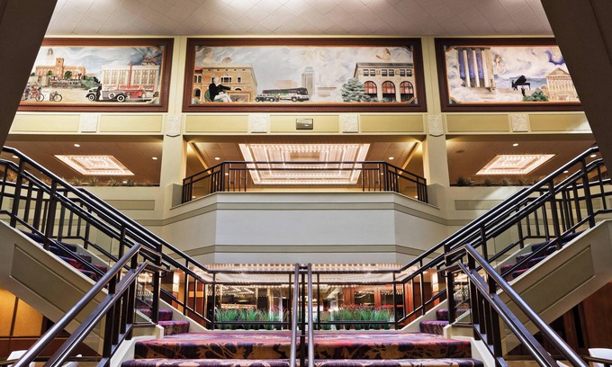 Metro Center Hotel | Sheraton Springfield Monarch Place Hotel