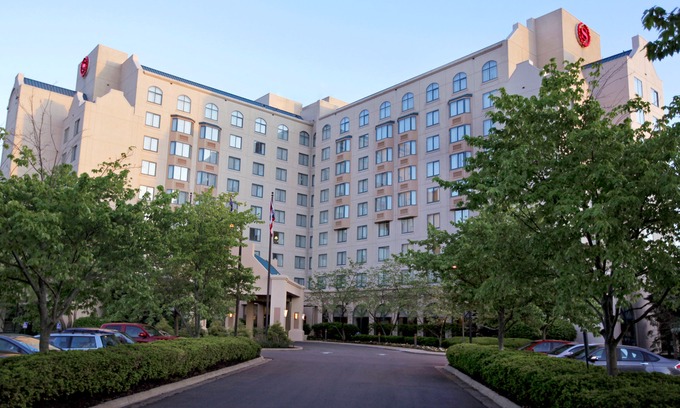 Crosswoods Hotel | Sheraton Suites Columbus Worthington