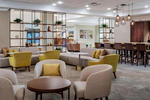 Dallas Design District Hotel | Sheraton Suites Market Center Dallas