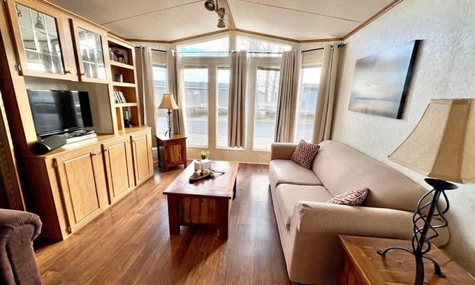 Sherkston House | Sherkston Shores Retreat, Sleeps 6, Walk to the beach, Firepit