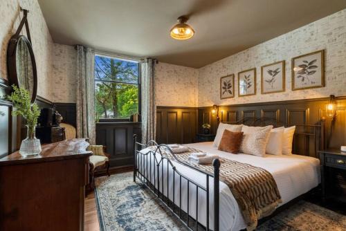 Columbia Apartment | Sherlock - The Vestry on Read