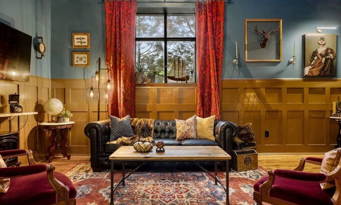 Columbia Apartment | Sherlock @The Vestry on Read