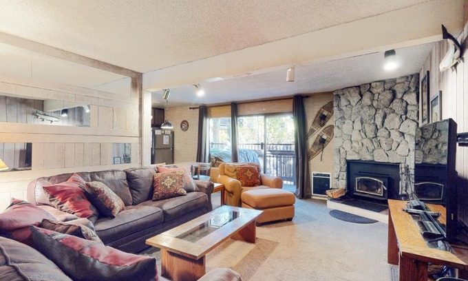 Mammoth Lakes Apartment | Sherwin Villas 12 B