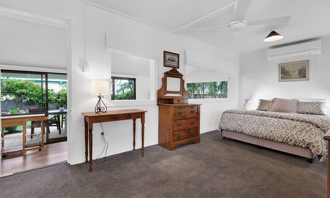 Sherwood Cottage | Sherwood Cottage. Pets. 2 beds. Very private.