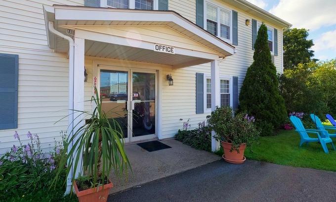 Charlottetown Hotel | Sherwood Inn and Motel