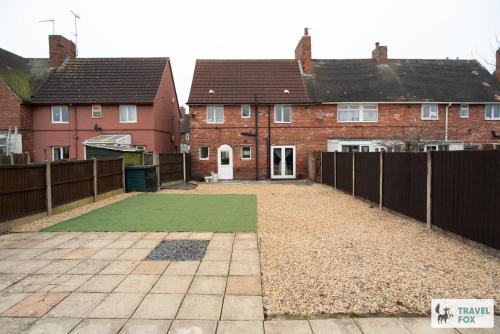 Mansfield House | Sherwood Pines - Big Garden!