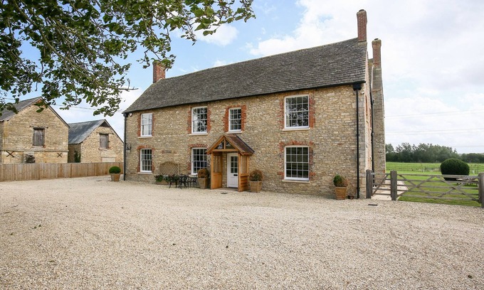 South Leigh Cottage | SHIFFORD MANOR FARM, pet friendly in Bampton, Oxfordshire