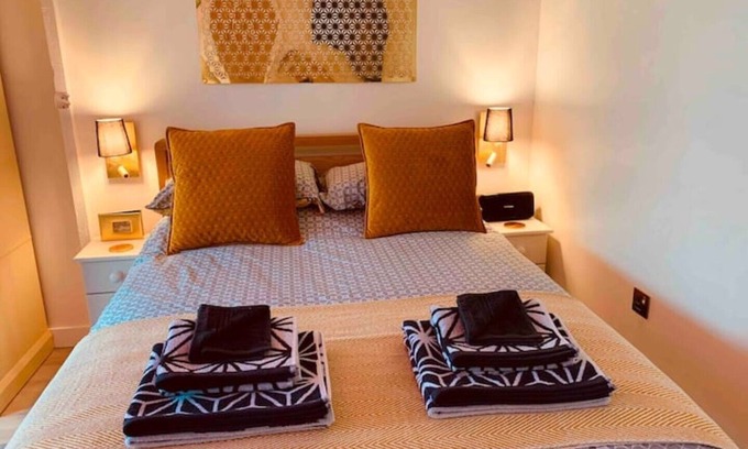 Redruth Ski Chalet | SHINE CHALET - UNIQUE & COMFORTABLE ACCOMMODATION