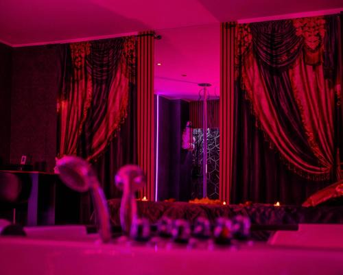 Limoux Apartment | Shiny Cloud Love Room