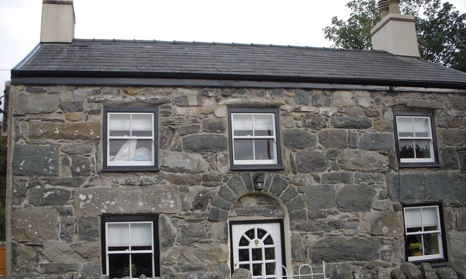 Penisarwaun Cottage | Ship Cottage, Llanrug, Snowdonia