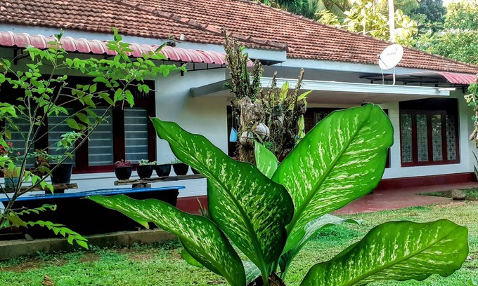 Kamburugamuwa House | ship house offers easy beach access and nearby train stations.