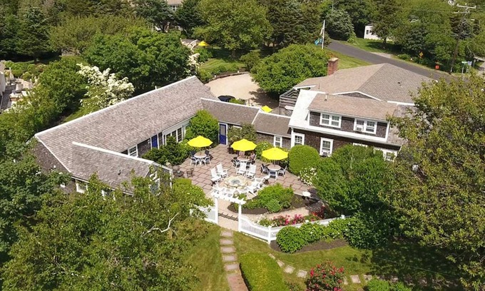 East Orleans Bed & Breakfast | Ship's Knees Inn